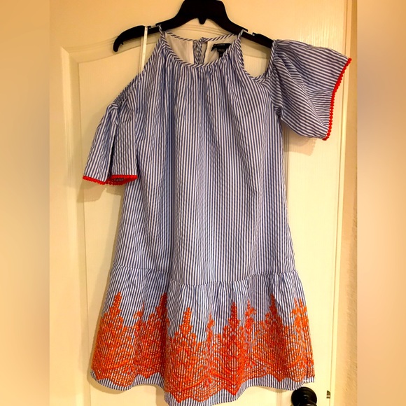 Cute summer dress, Maggie London, exposed shoulders. - Picture 1 of 6